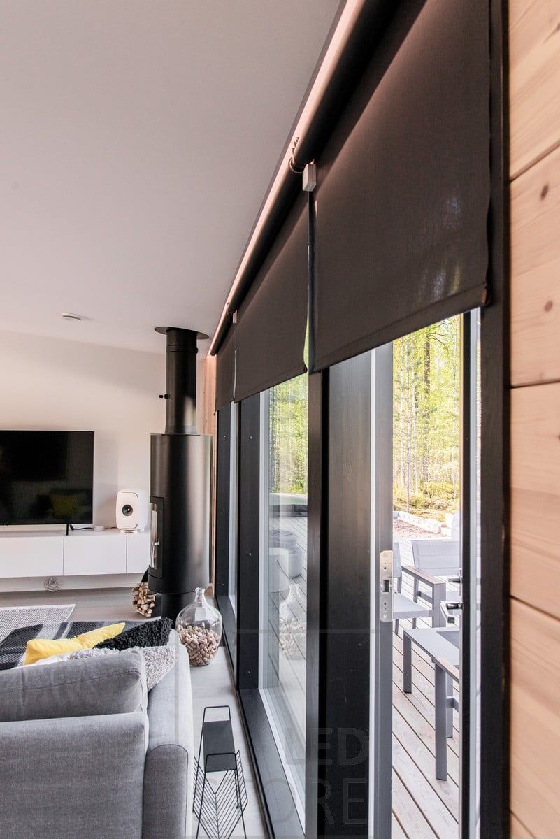 A groove between the ceiling and the wall with a curtain rail and a led strip.